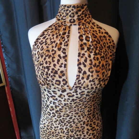 Halter top - Picture 1 of 3